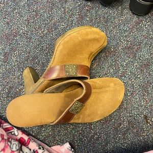 The cutest tan shoes